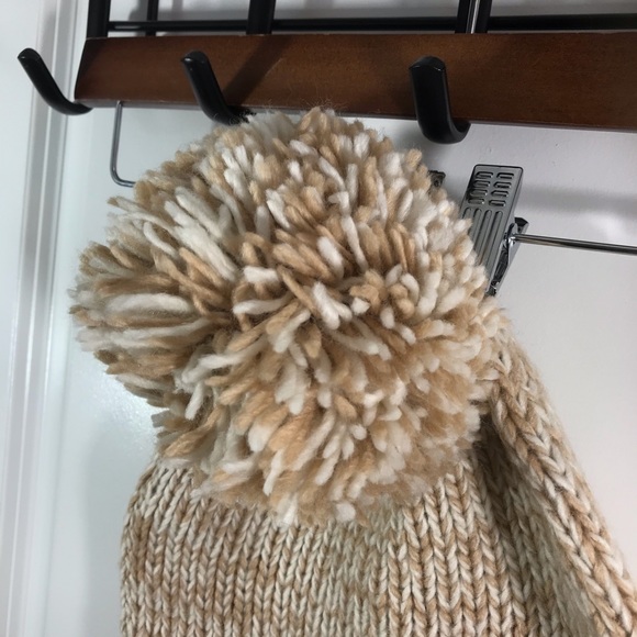 Oversized Pom Pom Winter Hat Beanie Toque - Picture 2 of 4